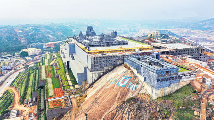 మహాద్భుతం మన యాదాద్రి