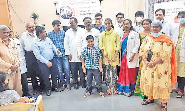 ఆదిలోనే వినికిడి సమస్యలను గుర్తించాలి