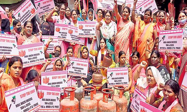 టీఆర్‌ఎస్‌ వినూత్న నిరసన