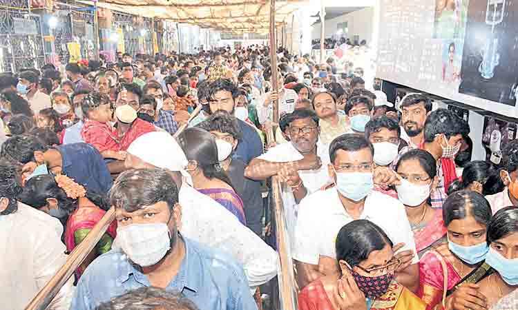 కీసరలో కిక్కిరిసిన భక్తజనం