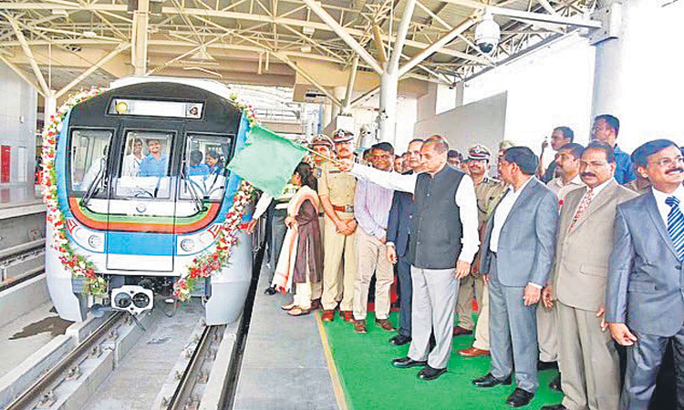 అమీర్‌పేట- హైటెక్‌ సిటీల మధ్య.. మెట్రో సేవలకు మూడేండ్లు