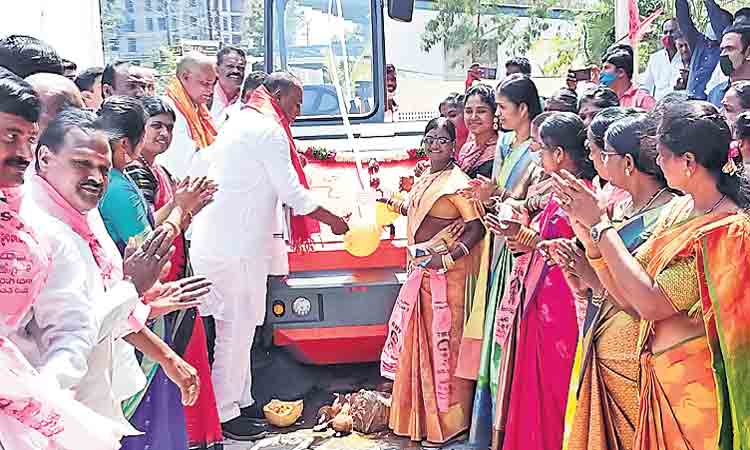 అభివృద్ధిలో భాగస్వాములు కావాలి