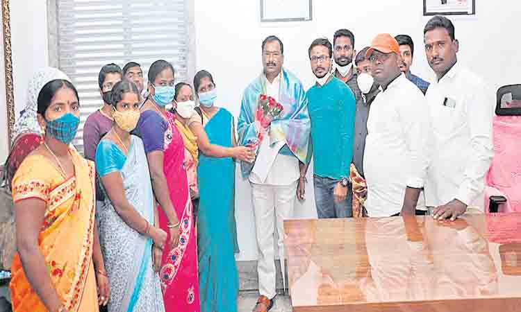 ఉద్యోగ భద్రత కల్పించాలి