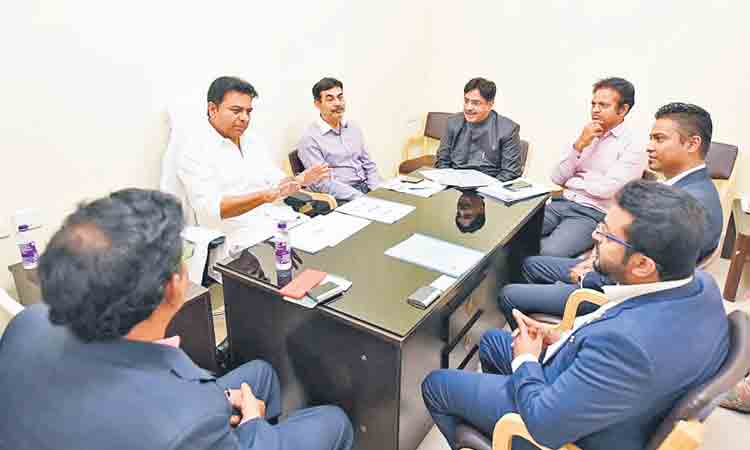 పాతబస్తీలో ఐటీ..