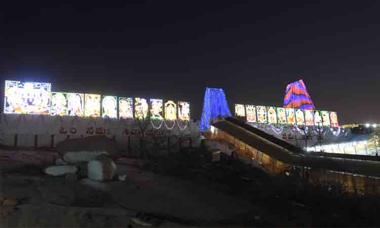 లక్ష రుద్రాక్షలతో అభిషేకం