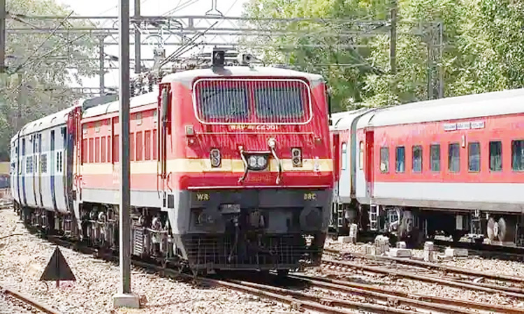 వేసవికి 104 స్పెషల్‌ రైళ్లు..