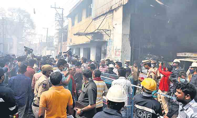 వలసొచ్చి విగతజీవులై..పొట్ట చేత పట్టుకొని వస్తే అగ్నికి ఆహూతి