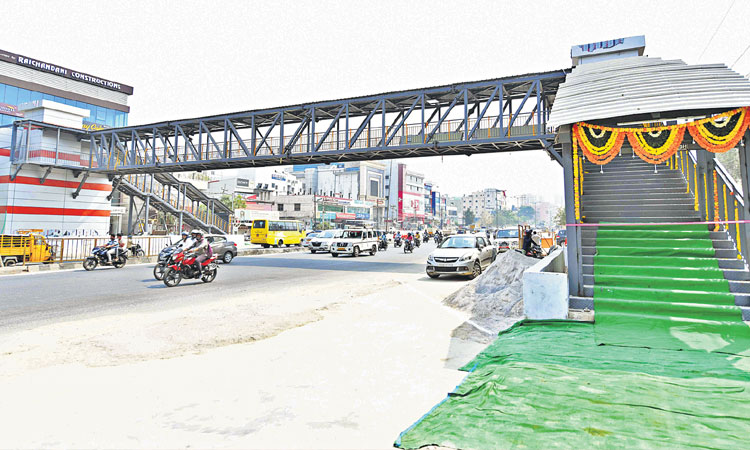 మౌలిక వసతుల కల్పనకు పెద్ద పీట