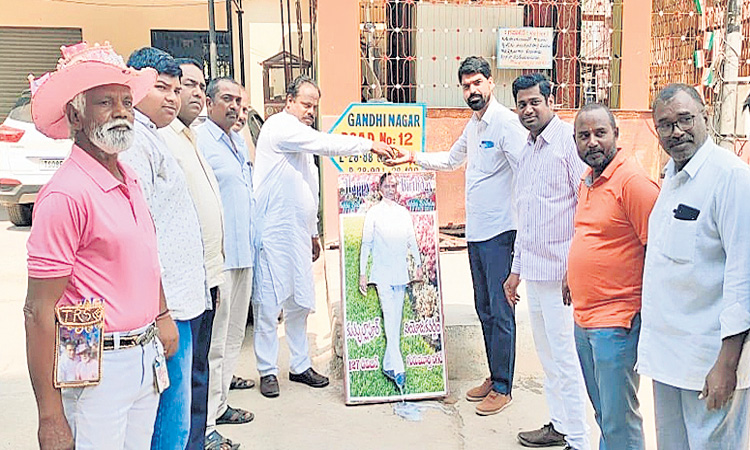 ఉద్యోగాల ప్రకటన.. హర్షాతిరేకాలు