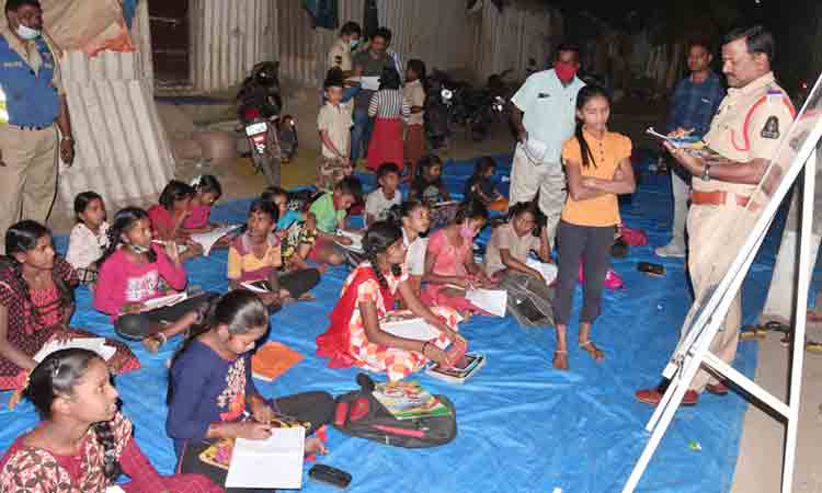 అక్షర సేద్యం.. సమస్యలకు వైద్యం