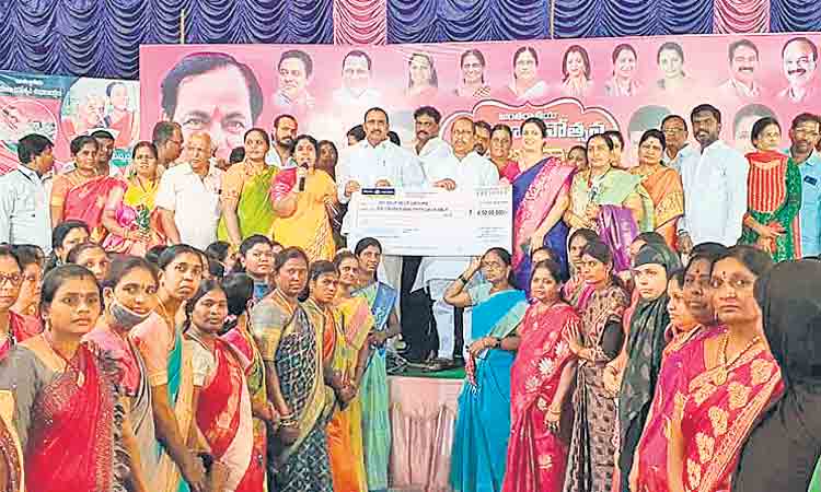 వనితా వందనం..వనితా వందనం..