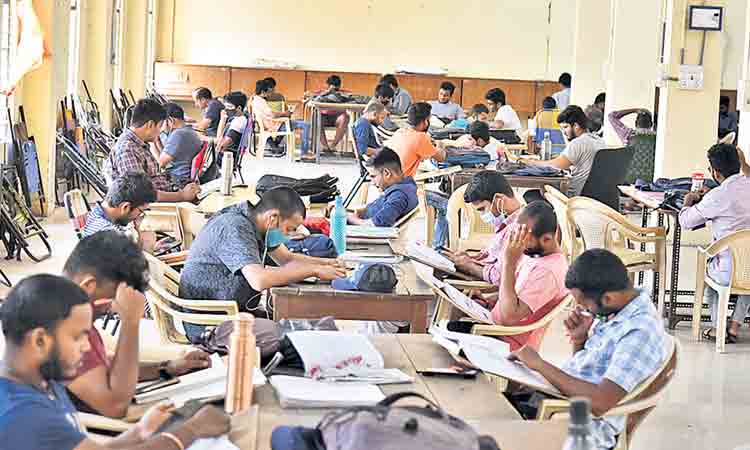 ప్రభుత్వ కొలువు.. ప్రణాళికతో చదువు..