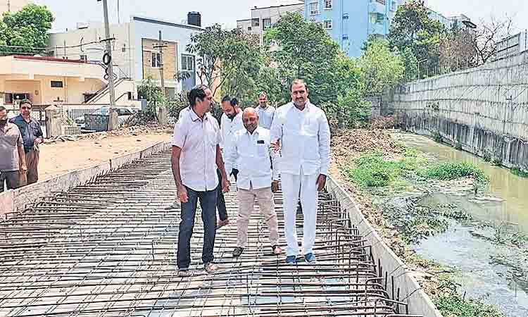 నాలాల విస్తరణ త్వరగా పూర్తి చేయాలి