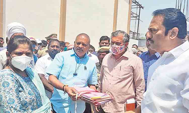 ప్రభుత్వ స్థలాలు కజ్జా చేస్తే సహించం:ఎమ్మెల్యే