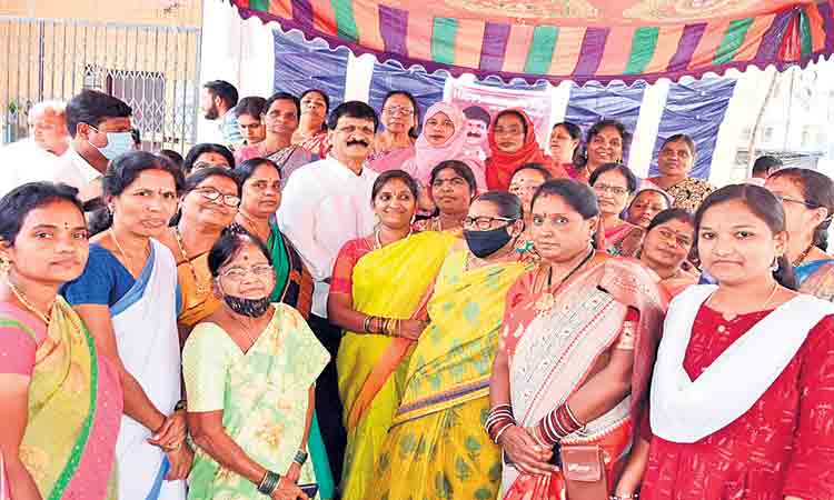 మహిళాభివృద్ధికి ప్రభుత్వం చేయూత