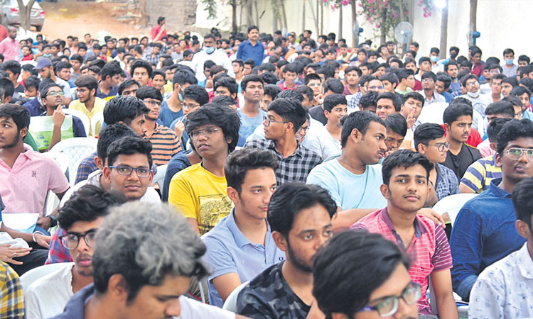 ఉజ్వల భవితకు…కేఎల్‌ యూనివర్సిటీ కేంద్ర బిందువు