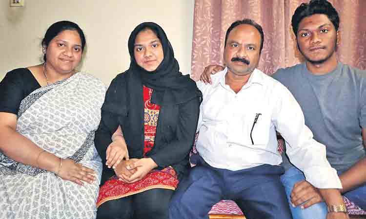 కండ్ల ముందే.. భవనాలు కుప్పకూలాయి