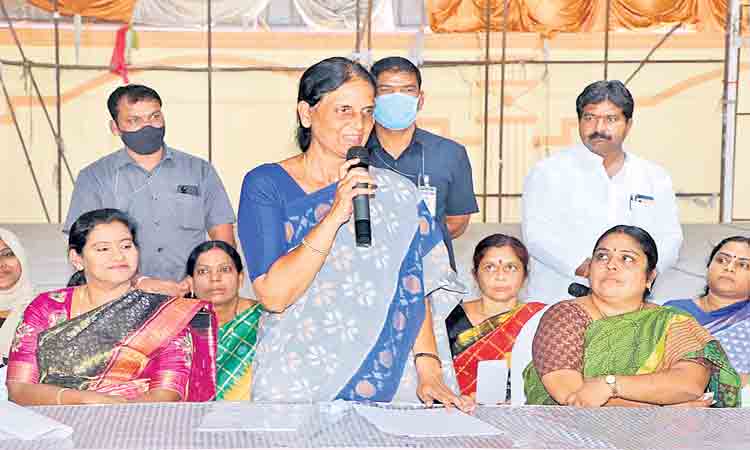 ఆడపడుచులకు మేనమామ ముఖ్యమంత్రి కేసీఆర్‌