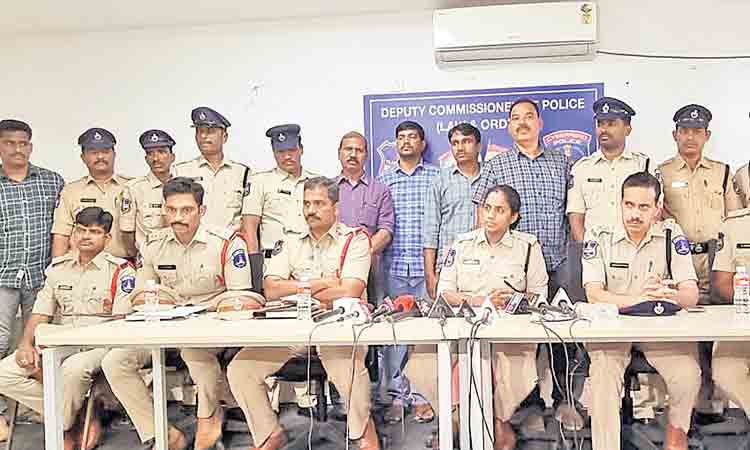 మారు తాళంచెవితో చోరీ