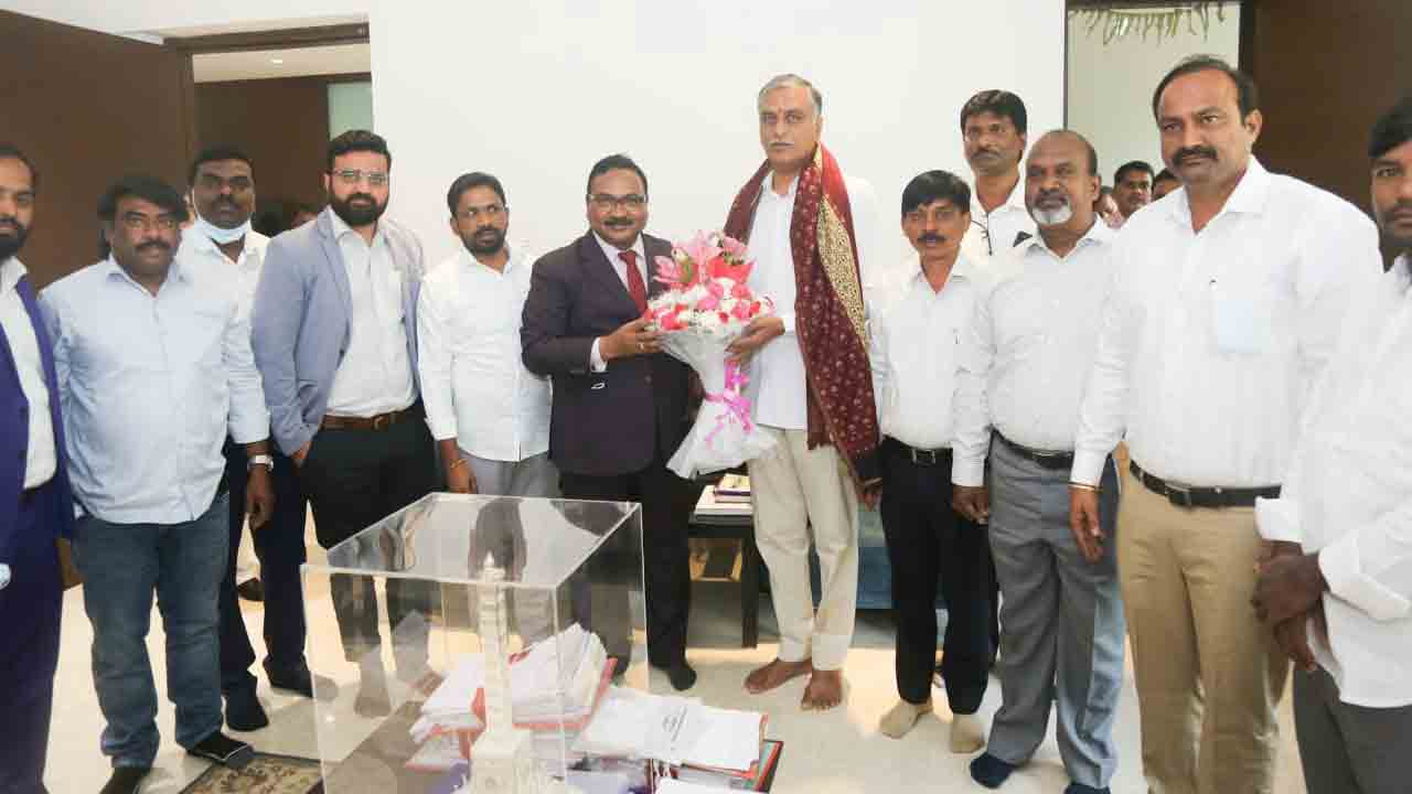 మంత్రి హ‌రీశ్‌రావును క‌లిసిన డిక్కీ ప్ర‌తినిధుల బృందం