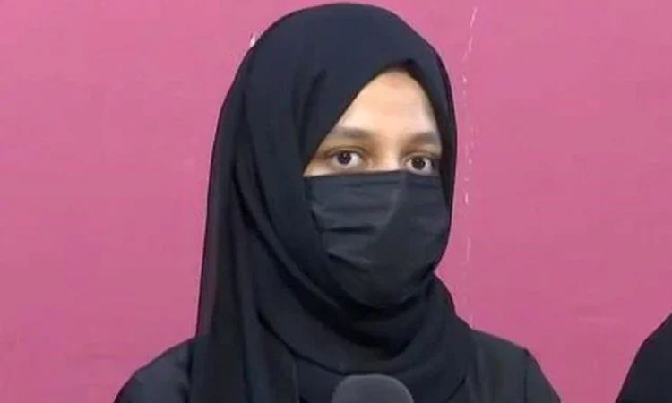 హిజాబ్‌ తప్పనిసరి కాదు