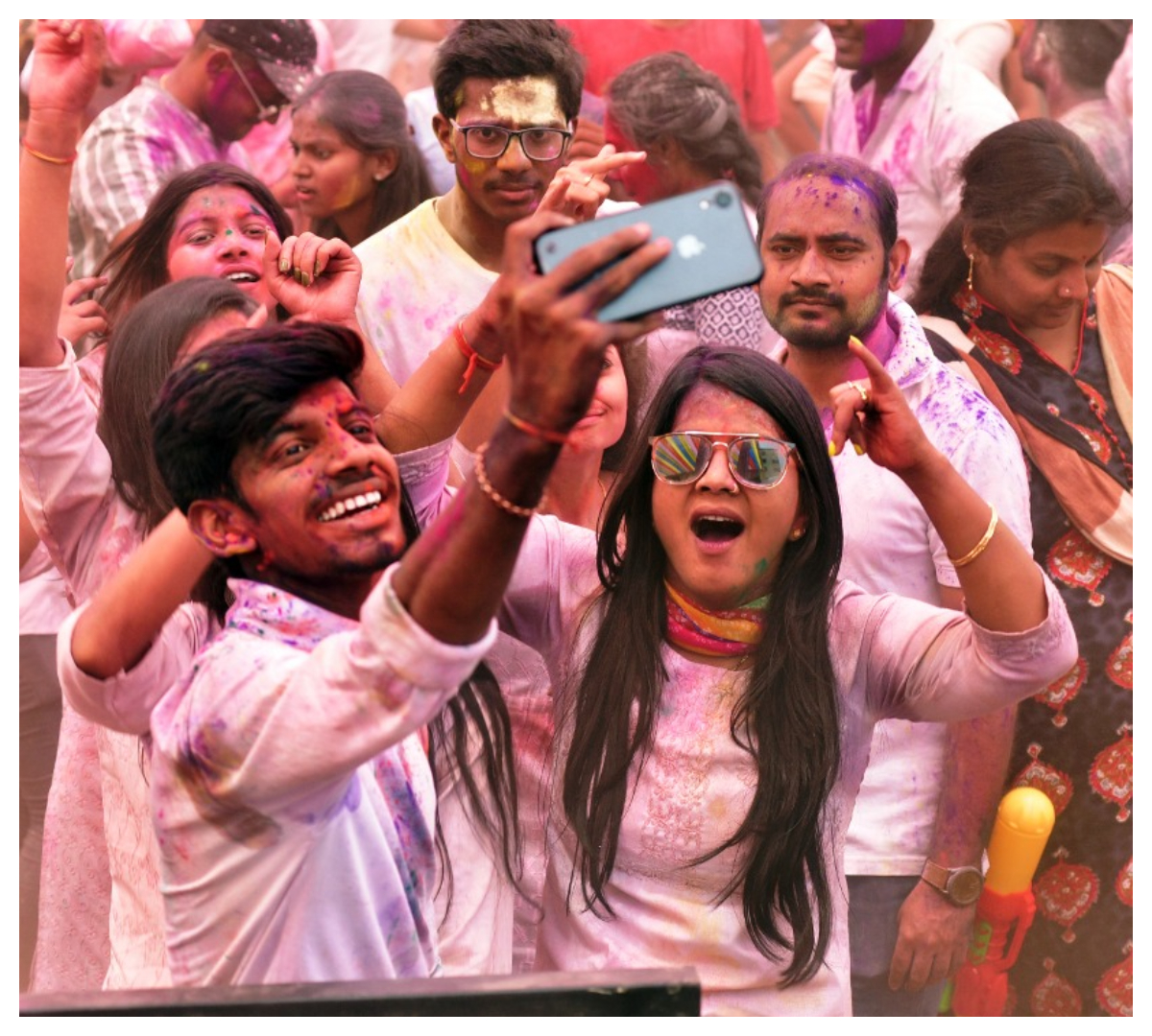 Holi Celebrations | రంగుల కేళీ.. హోలీ.. హైదరాబాద్‌లో..