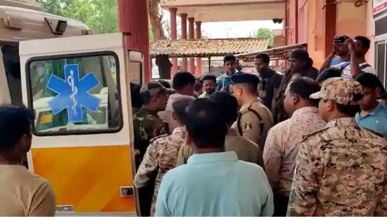 ఛత్తీస్‌గఢ్‌లో ఐఈడీ పేలి ఇద్దరు జవాన్లకు గాయాలు