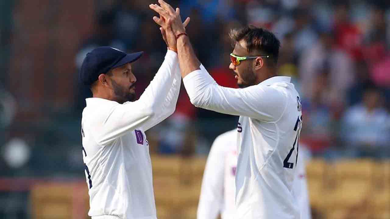 IND vs SL | రెండు వికెట్లు తీసిన అక్షర్.. పోరాడుతున్న శ్రీలంక కెప్టెన్