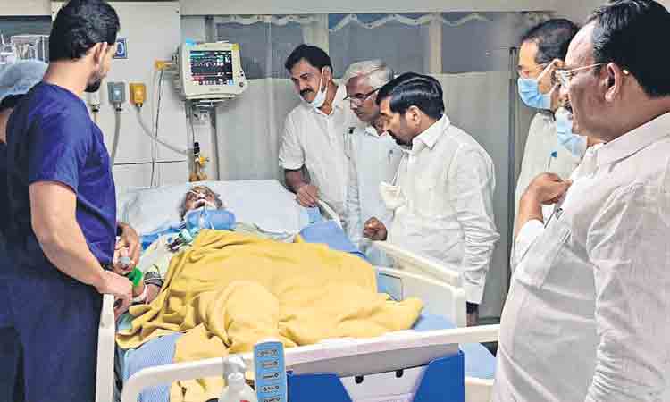 మల్లు స్వరాజ్యాన్ని పరామర్శించిన మంత్రి జగదీశ్‌రెడ్డి