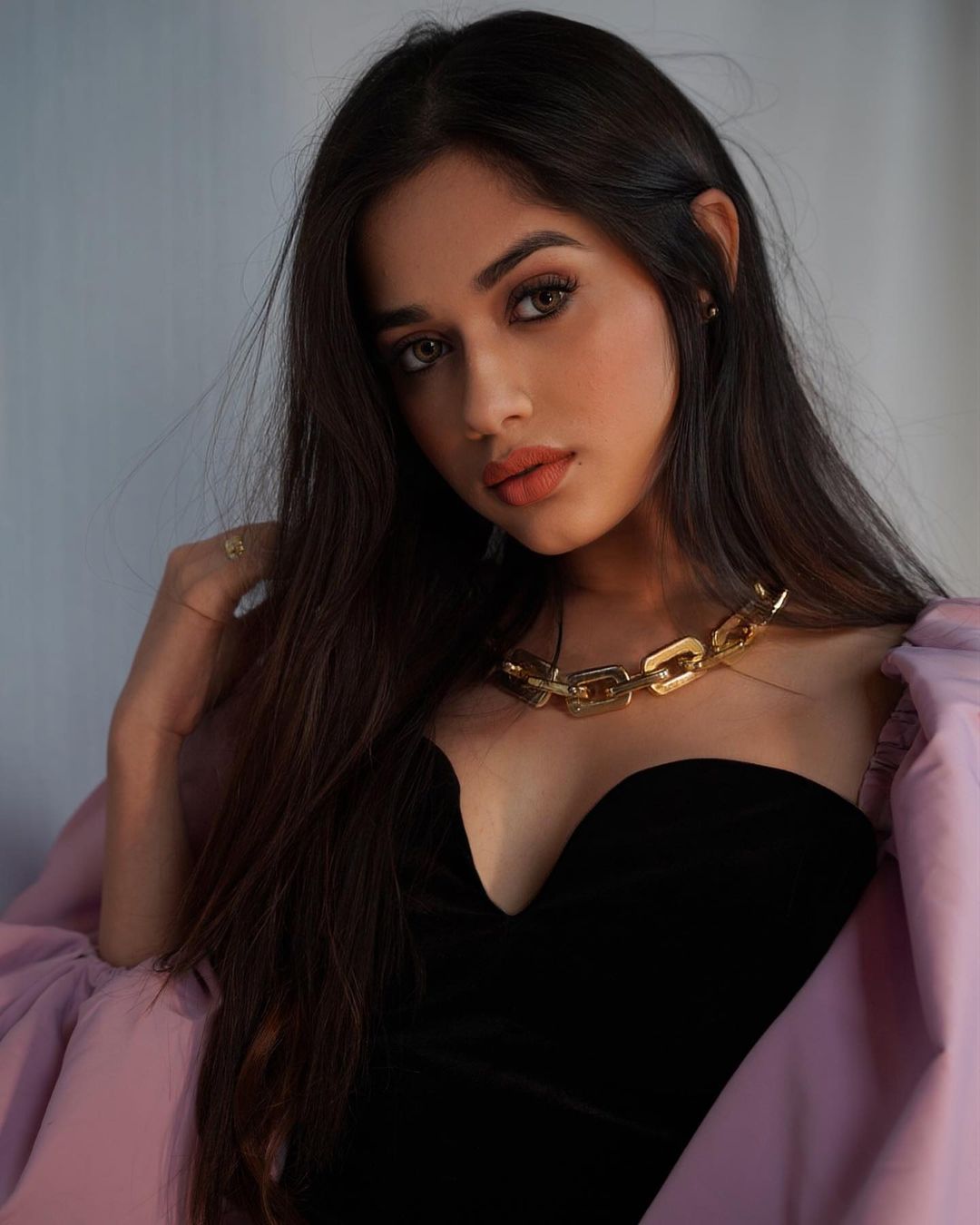 Jannat R&b Jannat Zubair Rahmani | ఔట్ఫిట్ డ్రెస్లో జన్నత్ జుబేర్ రహ్మానీ సొగ ...