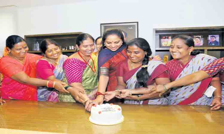 విద్యార్థినులకు త్వరలో హైజినిక్‌ కిట్లు