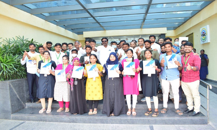 ఐటీ హబ్‌తో వేలమందికి ఉద్యోగాలు