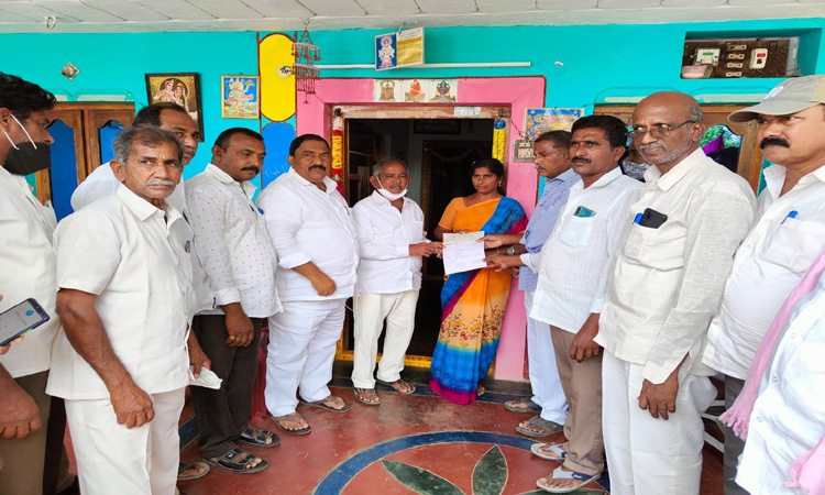 ఆదరణ మీది.. అండ మాది