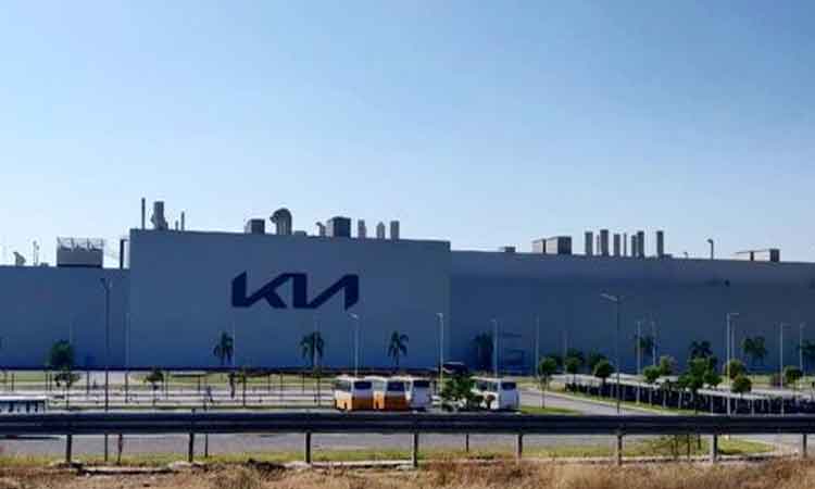 కియా ఫ్యాక్టరీలో గ్యాస్‌ లీకై ఇంజినీర్‌ మృతి, మరొకరికి తీవ్ర అస్వస్థత