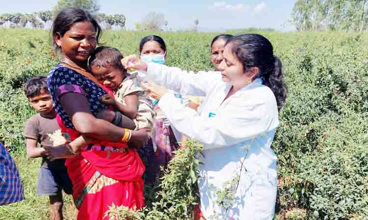 లక్ష్యానికి మించి..జిల్లాలో పల్స్‌పోలియో సక్సెస్‌