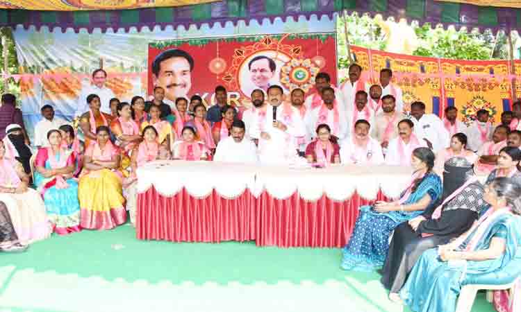 మహిళల అభ్యున్నతికి పెద్దపీట