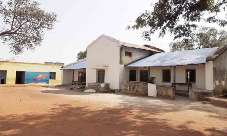 బడిని బతికించుకున్నారు..