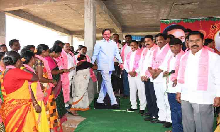 ఊరూరా ‘కేసీఆర్‌ మహిళా బంధు’