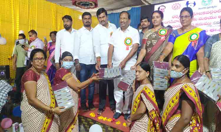 స్వరాష్ట్రంలోనే అంగన్వాడీ కేంద్రాల బలోపేతం