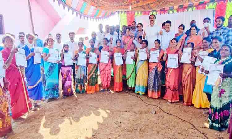 సొంతింటి కల సాకారం చేస్తున్నాం