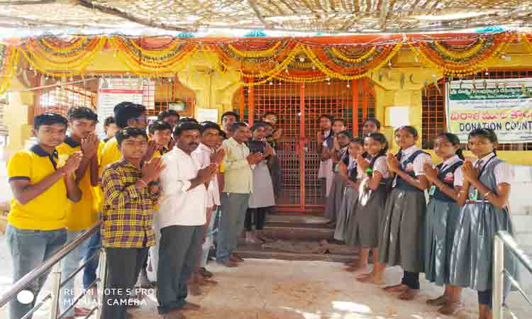 సీవీ రామన్‌ను ఆదర్శంగా తీసుకోవాలి