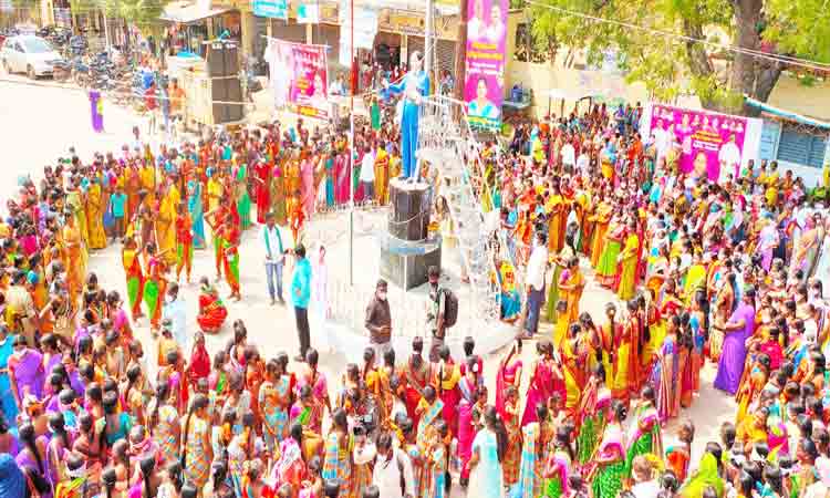 అంబరాన్నంటిన వేడుకలు