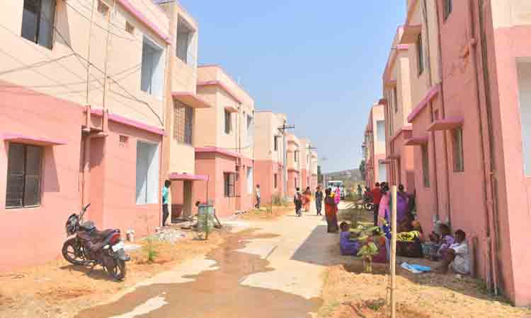 పేదోళ్ల ఇండ్లకు నేడే గృహప్రవేశం