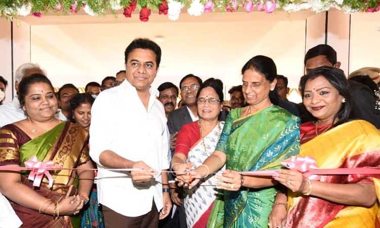 నిజాం కాలేజీ బాలికల వసతి గృహాన్ని ప్రారంభించిన కేటీఆర్‌