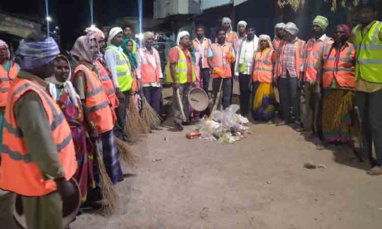 పట్టణ పరిశుభ్రతకు ప్రతి ఒక్కరూ సహకరించాలి