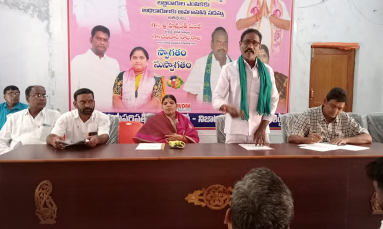 ‘దళితబంధు’ను సద్వినియోగం చేసుకునేలా చర్యలు చేపట్టాలి