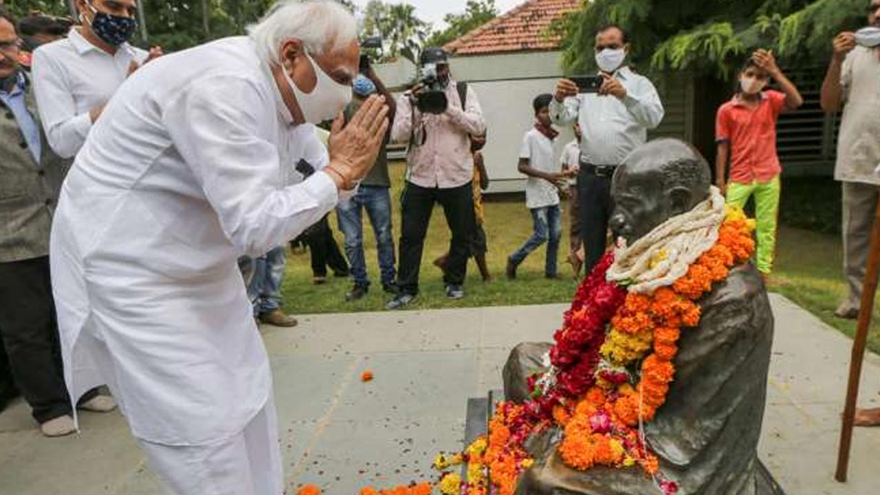 కపిల్‌ సిబల్‌ను కాంగ్రెస్‌ నుంచి బహిష్కరించాలి..