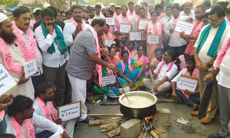 కేంద్రంపై యుద్ధం