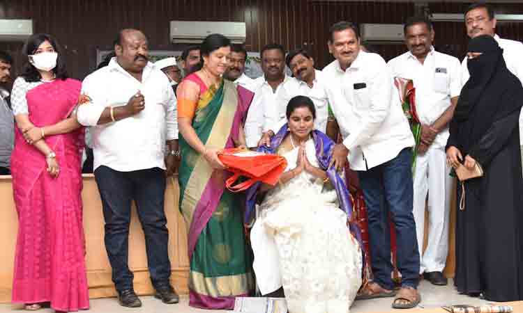 అన్ని రంగాల్లో రాణించాలి