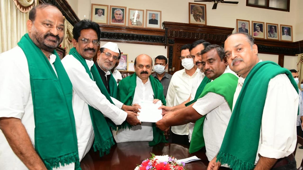 తెలంగాణ తరహా పథకాలు మాకూ కావాలి.. కర్నాటక సీఎంకు రైతు సంఘాల విజ్ఞప్తి